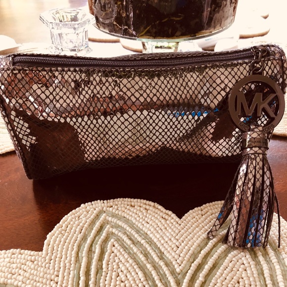Michael Kors Cosmetic Bag💐In Gun Metallic⭐️ - Picture 1 of 7